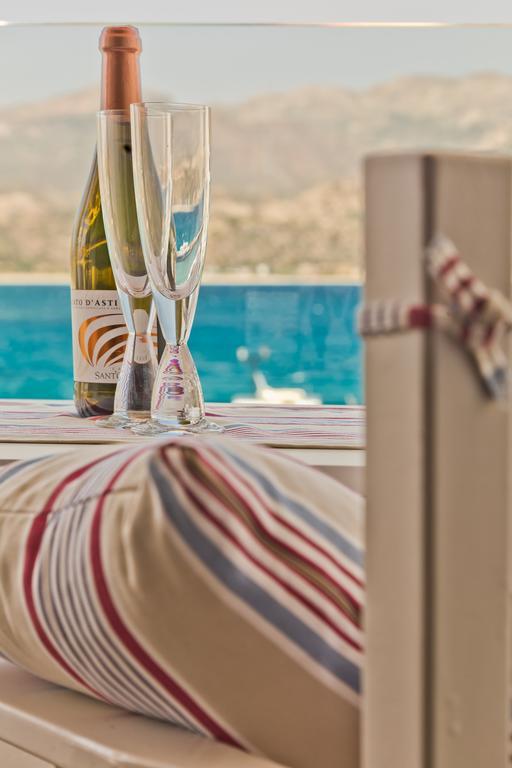 Nereus Luxurious Suites Карпатос Екстериор снимка